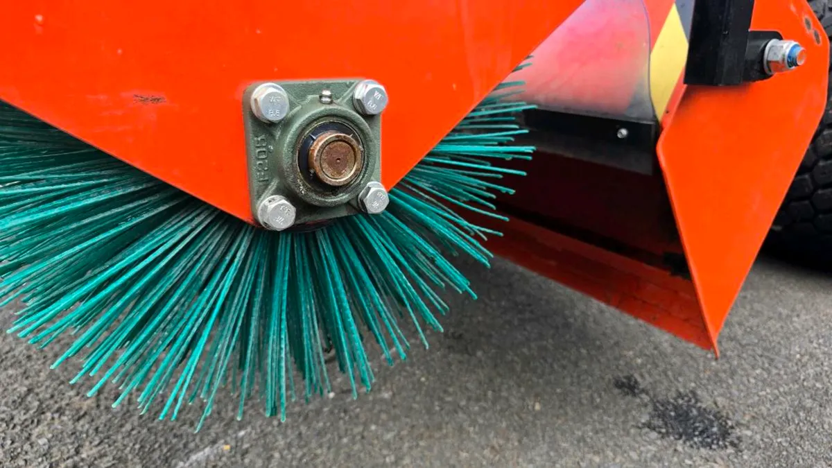 Hydraulic sweeper AS NEW - Image 3