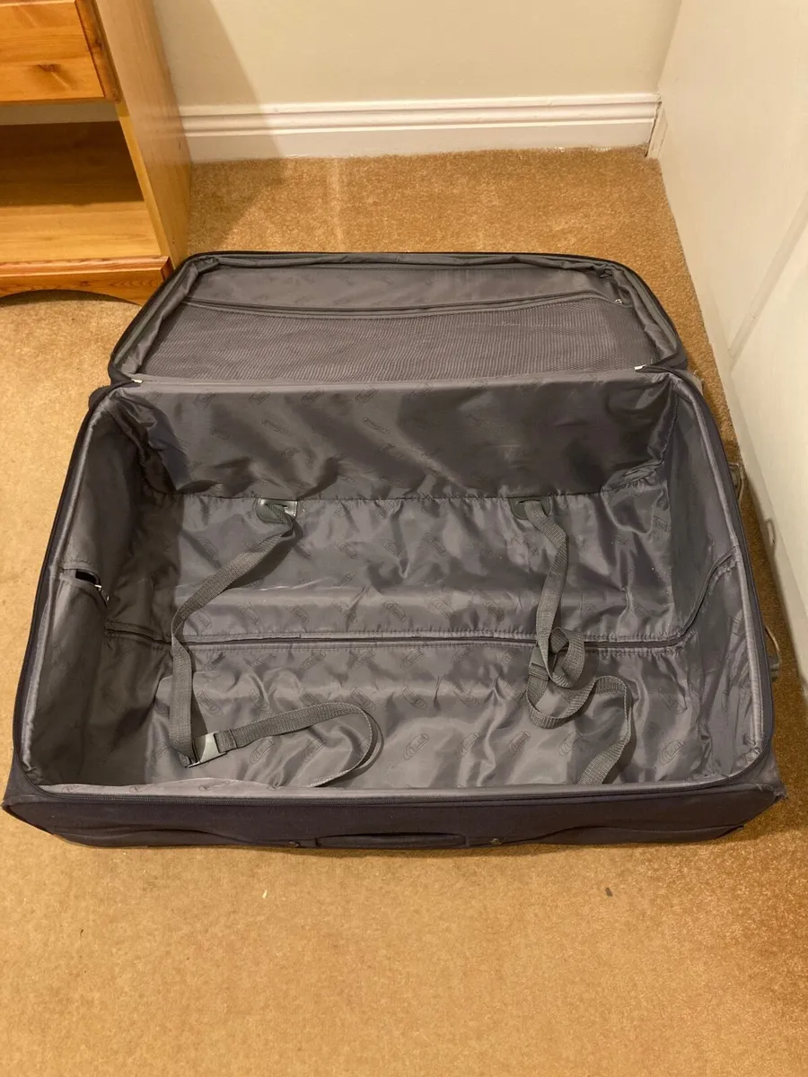 Large suitcase - Image 4