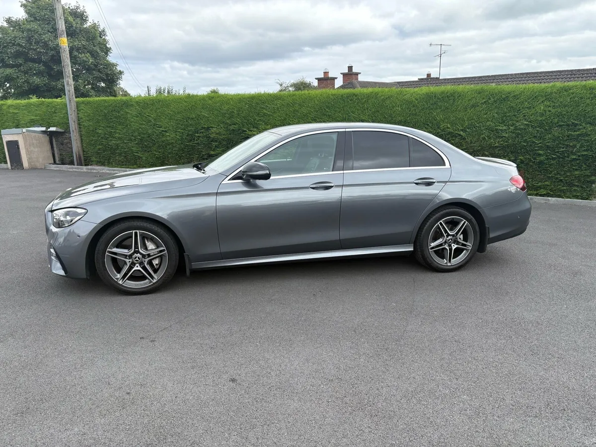 2022 Mercedes.  E 220. Cdi.  A m g - Image 2