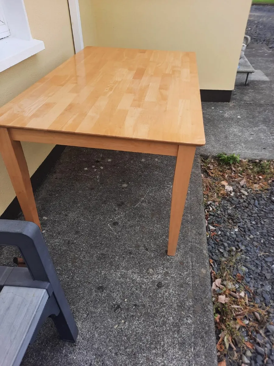 Kitchen table - Image 1