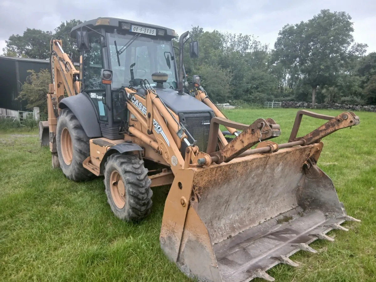2008 Case 590 Super R wheel digger - Image 1