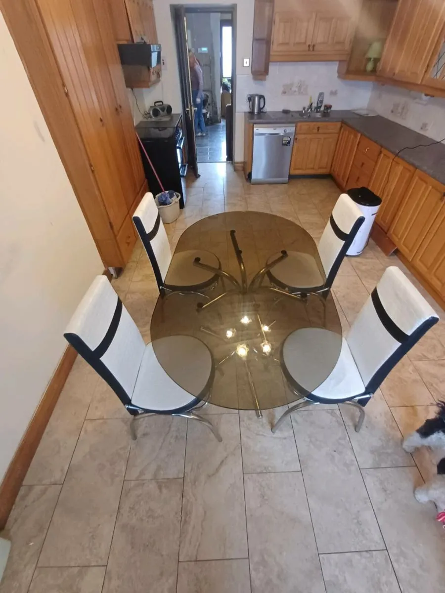 Glass table and 4 chairs - Image 1
