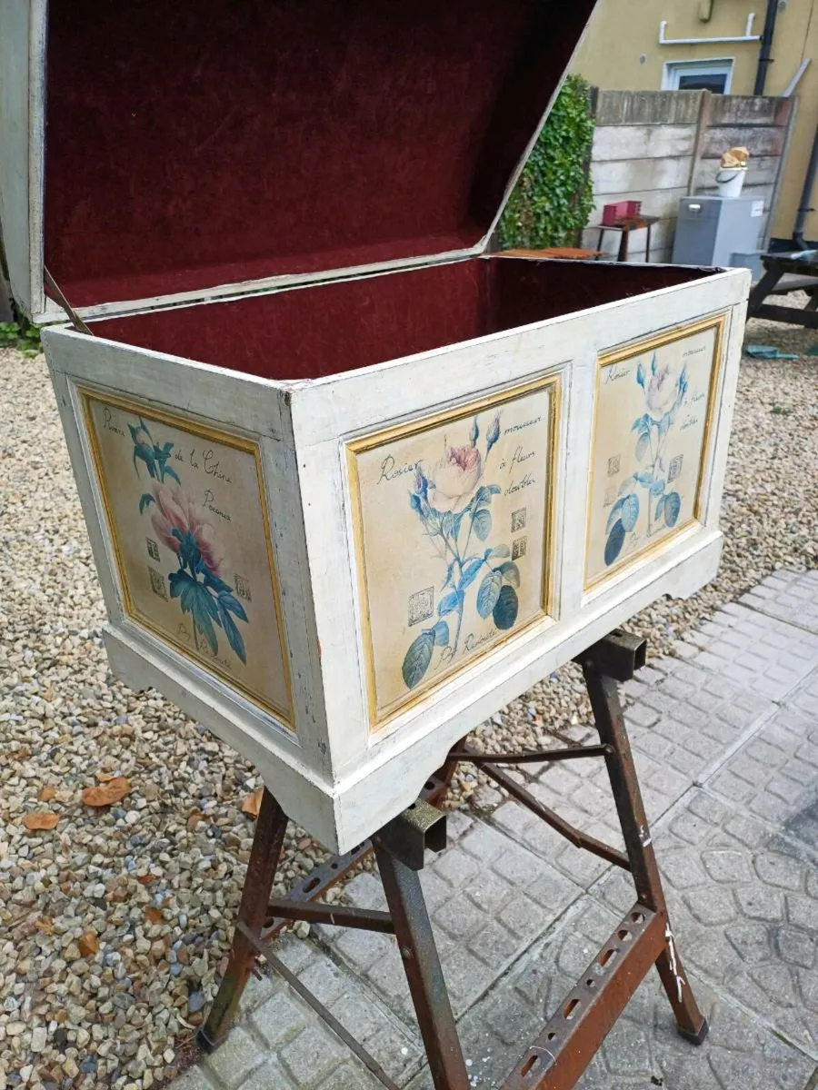 Collection of Vintage Storage Chest - Image 2