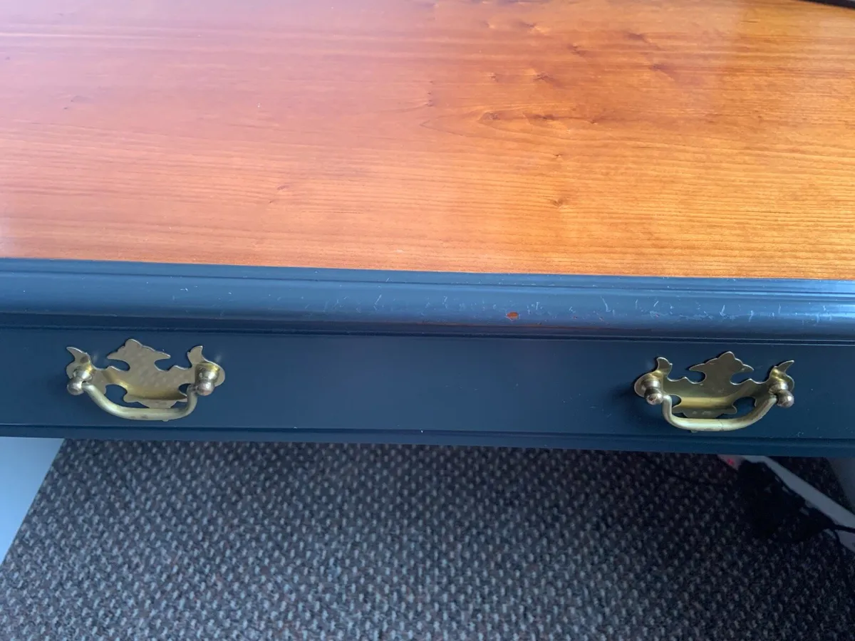 Desk - Image 3