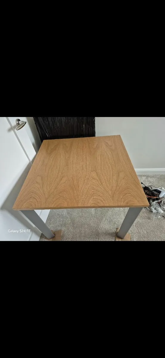 Computer desk - Image 1