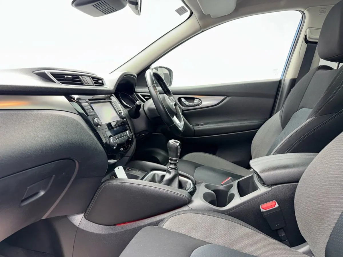 Nissan QASHQAI 1.5d Premium  top Spec   65 P/W - Image 4