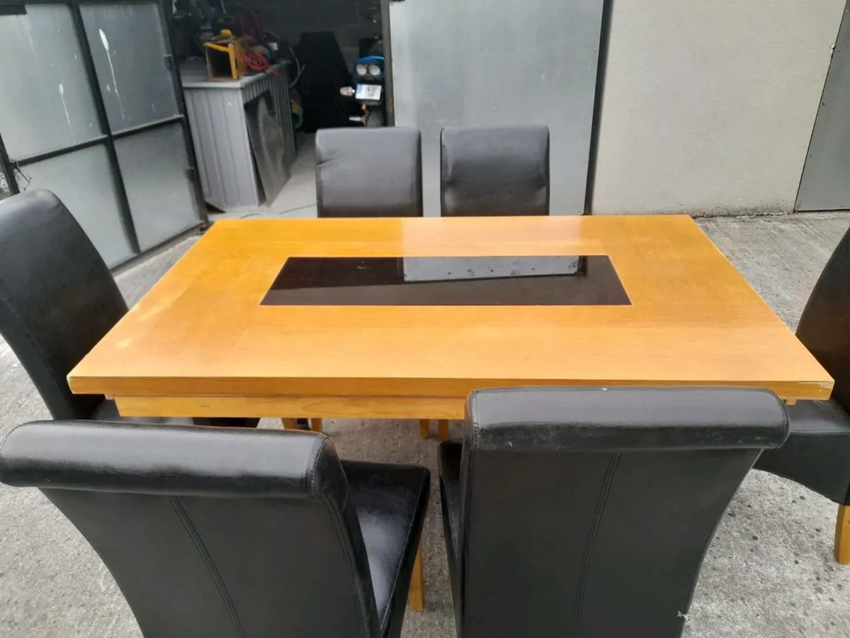 Table an 6 chairs - Image 1
