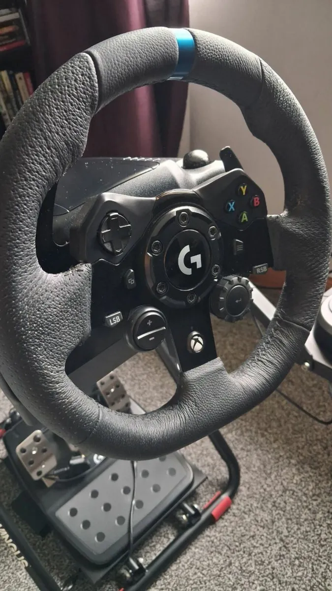 Logitech G923 Racing Wheel Set - Image 1