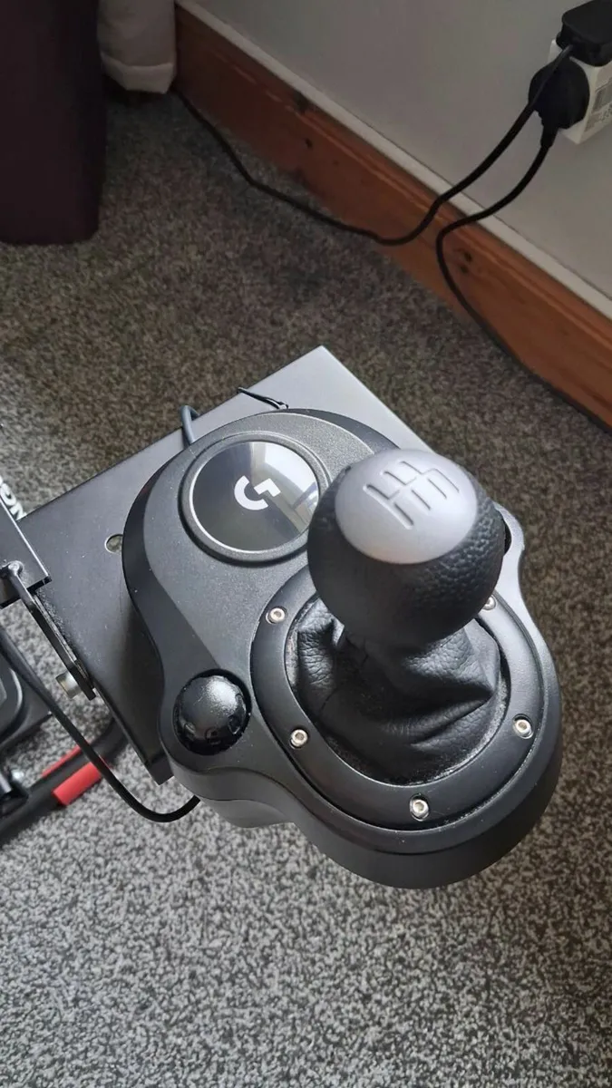 Logitech G923 Racing Wheel Set - Image 3