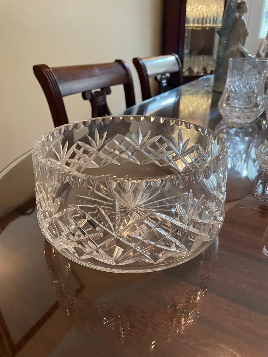 Large Vintage Cut Crystal Serving Bowl – €40 - Image 2
