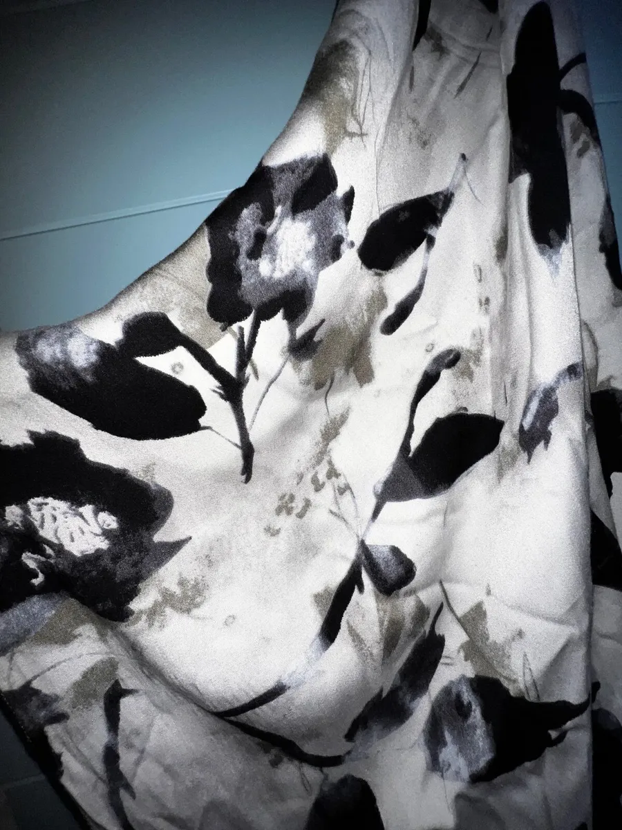 Abaya dress with scafr - Image 4