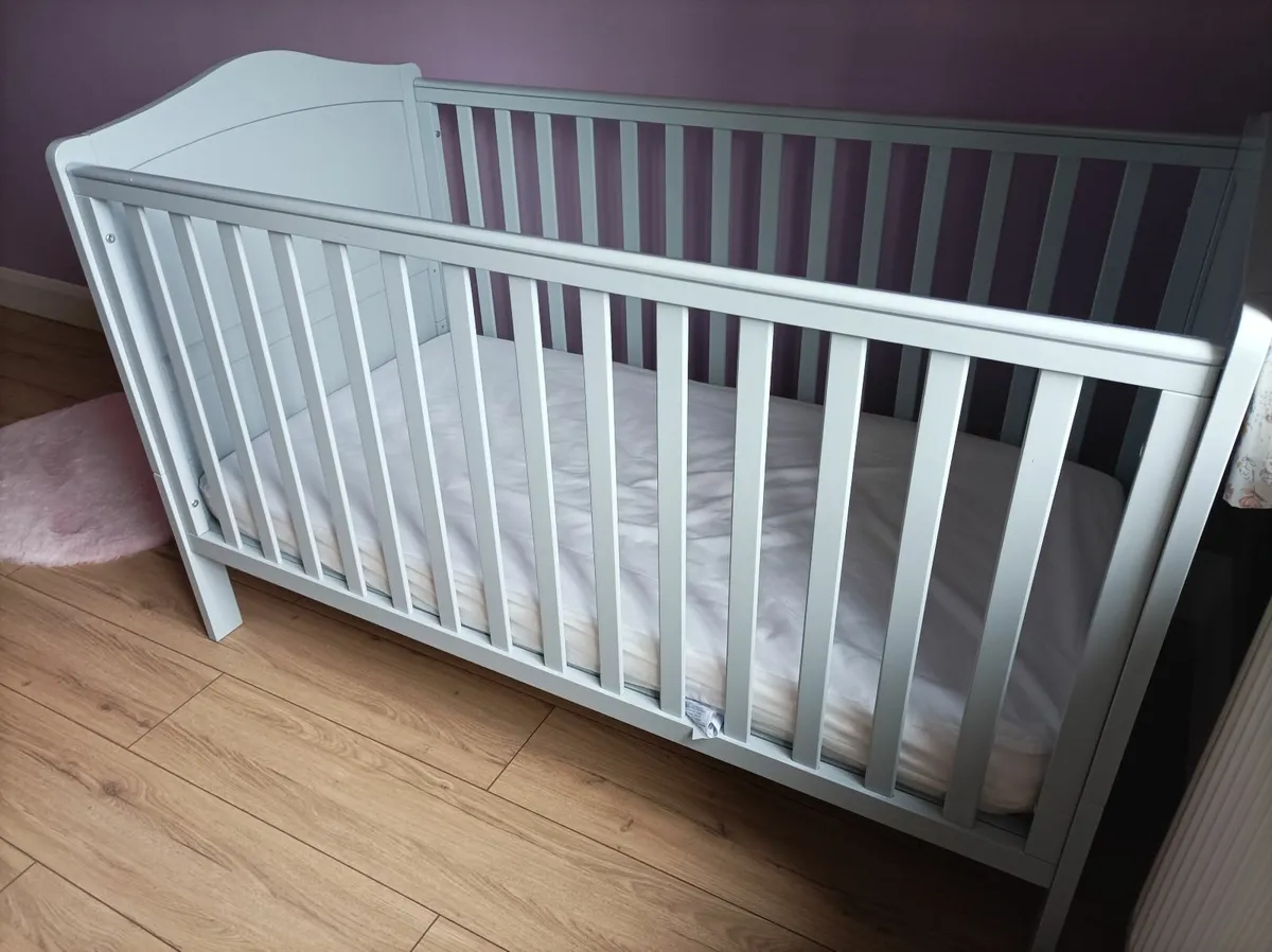 Cotbed & Mattress - Image 3