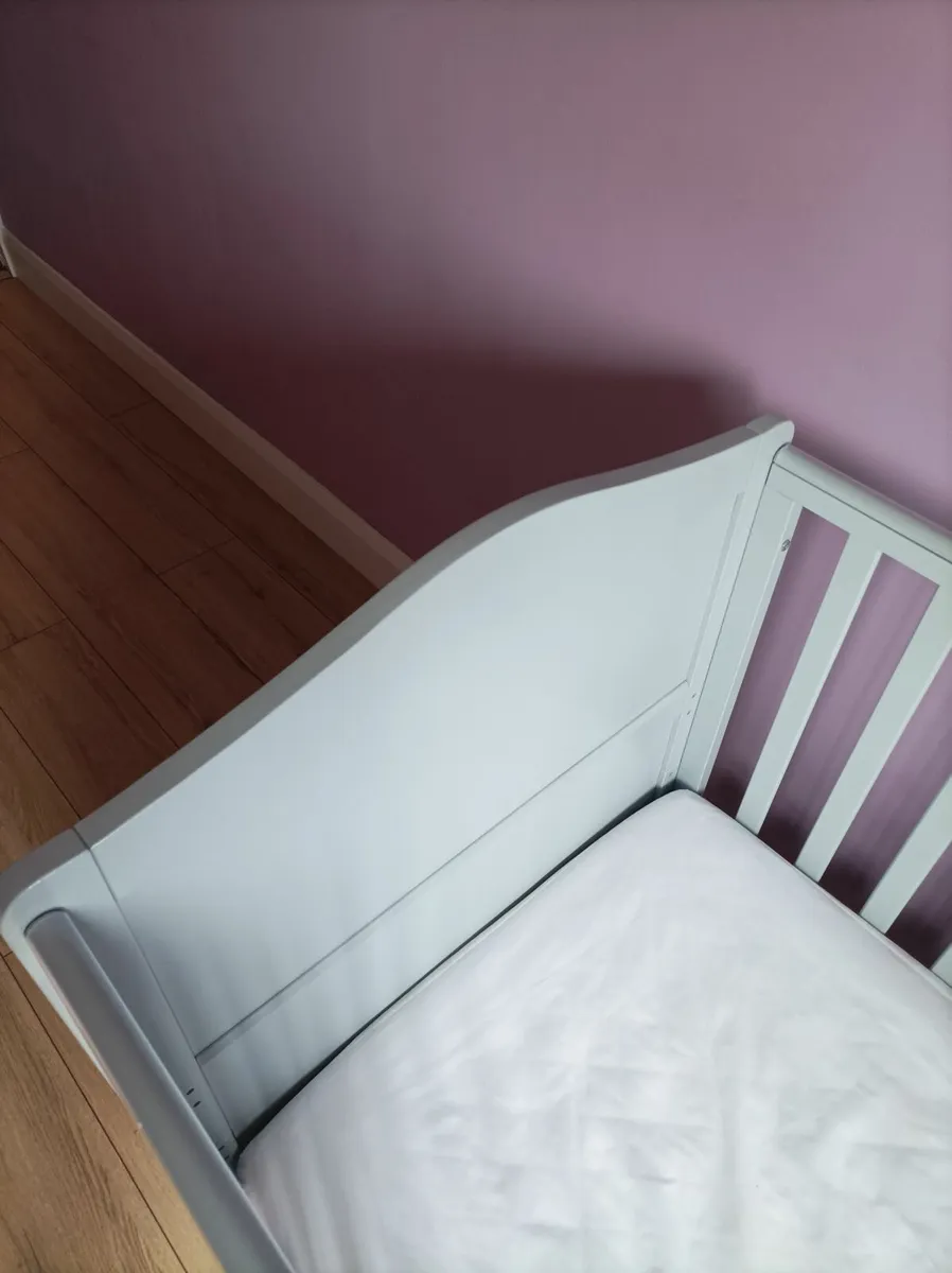 Cotbed & Mattress - Image 4