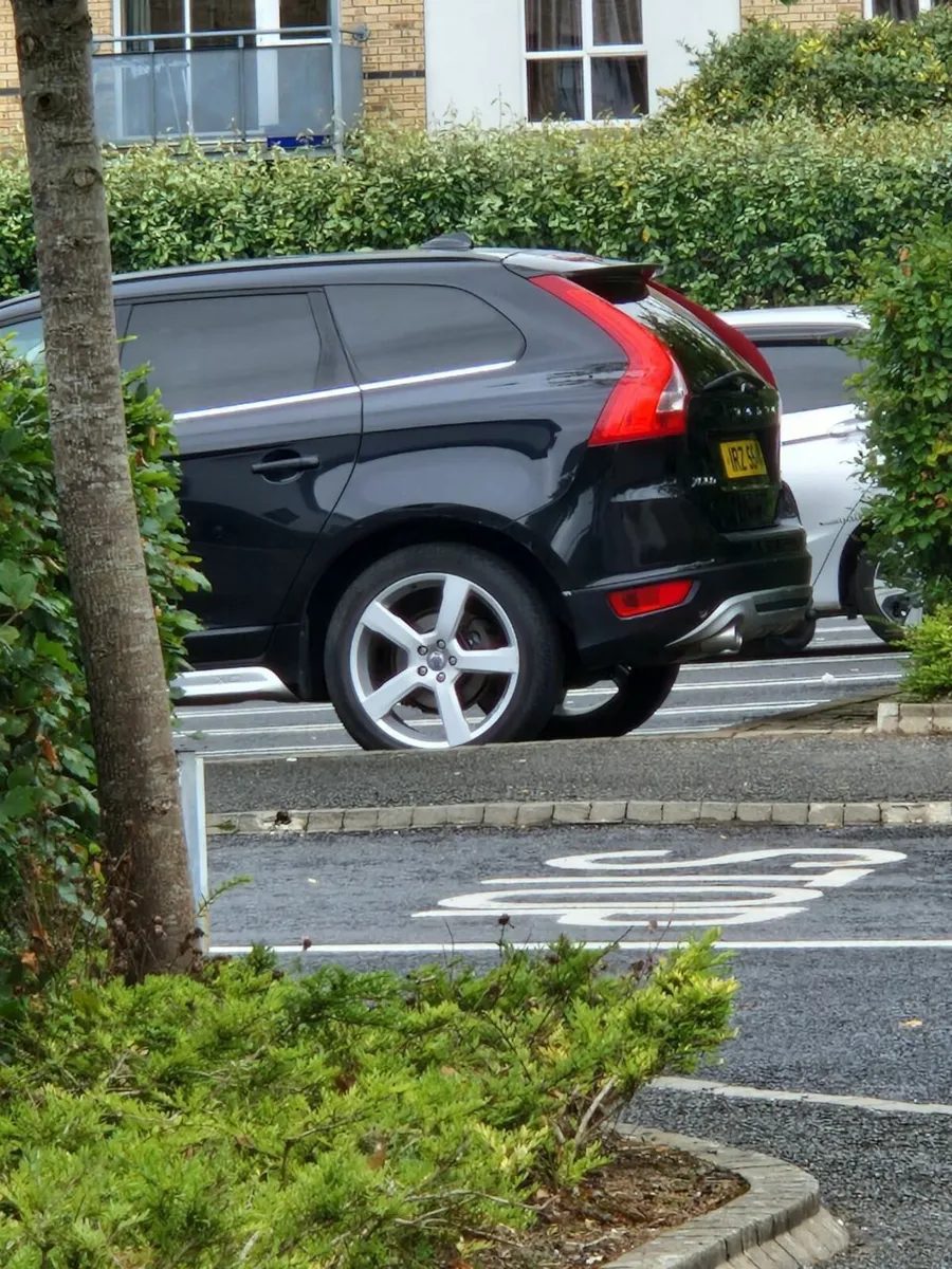 Volvo XC60 2011 R-DESIGN D5 - Image 4