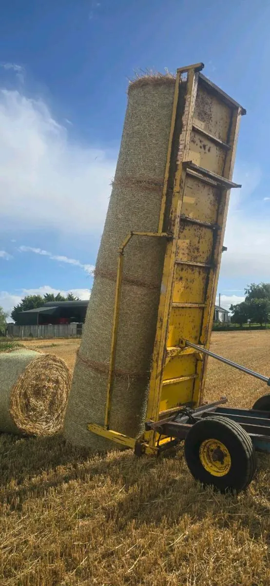 Bale trailer ,Shed clear out - Image 1