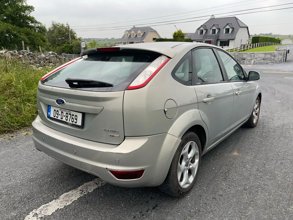 2009 Ford Focus - Image 2