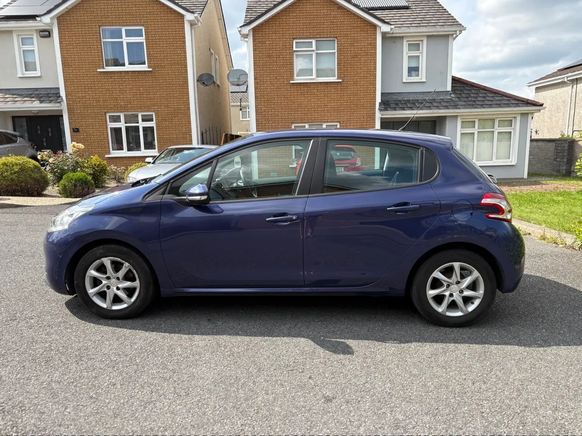Peugeot 208 with FRESH NCT and tax - Image 3