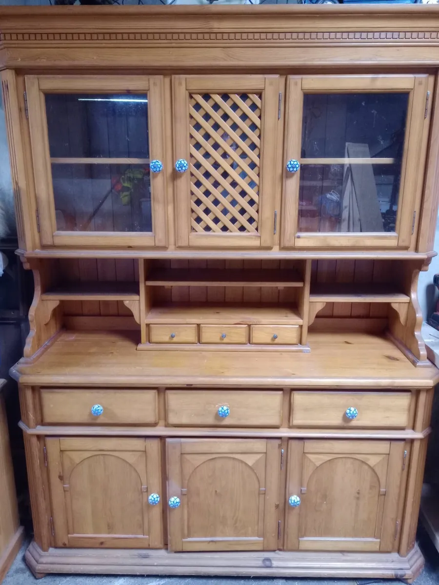 Kitchen cabinet