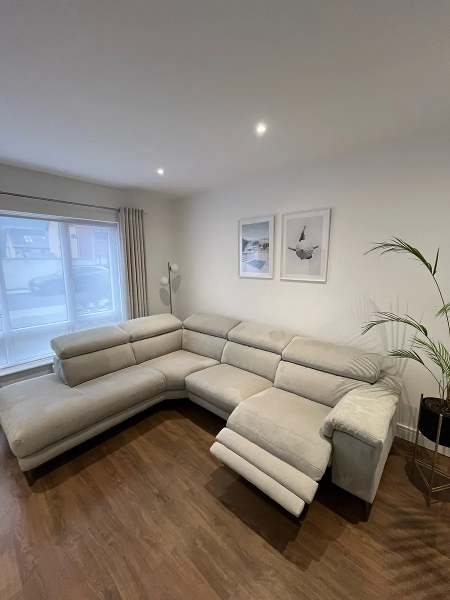 Darcy corner sofa - Image 1