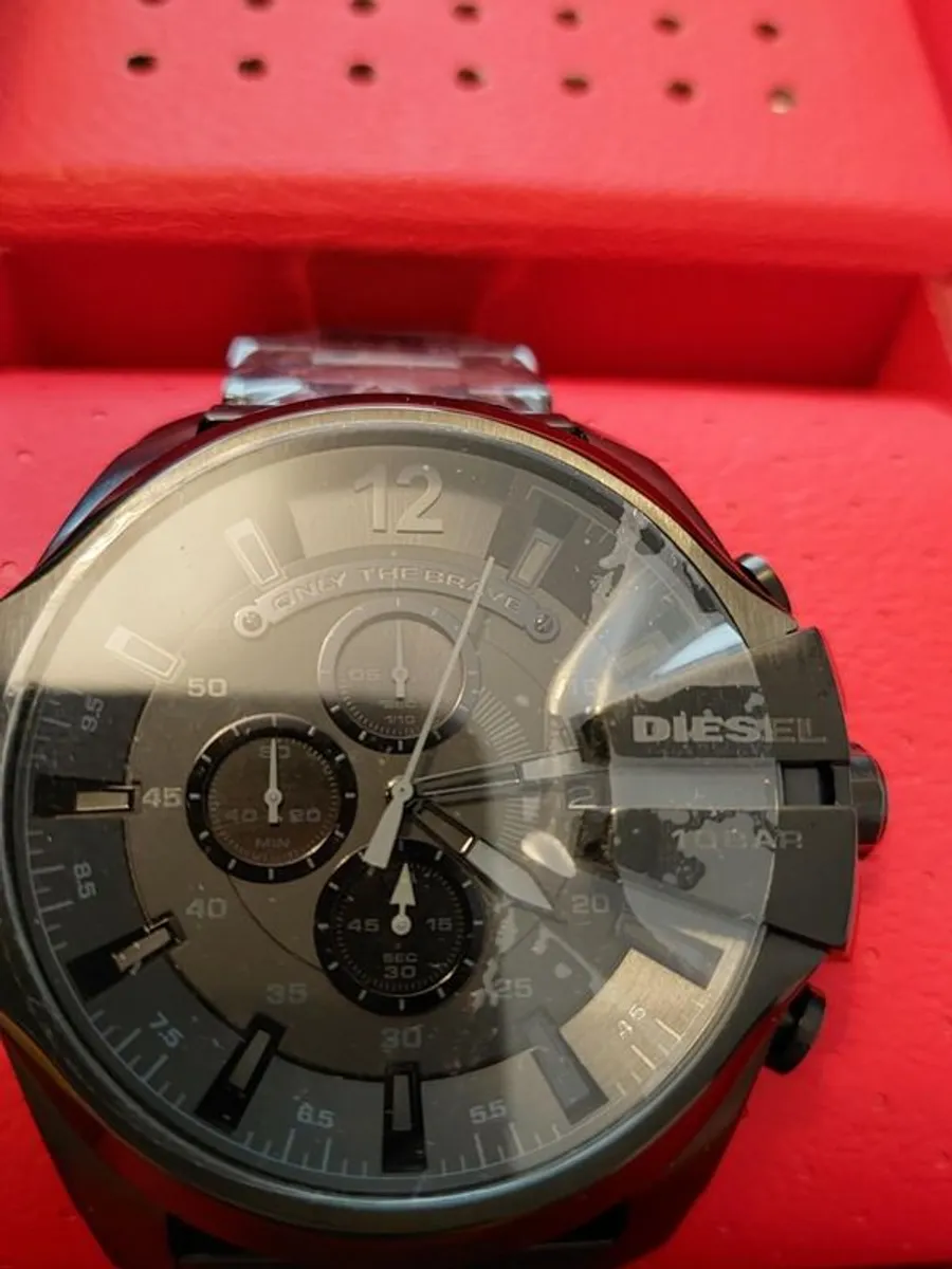 men's and women's watches at a great price - Image 1