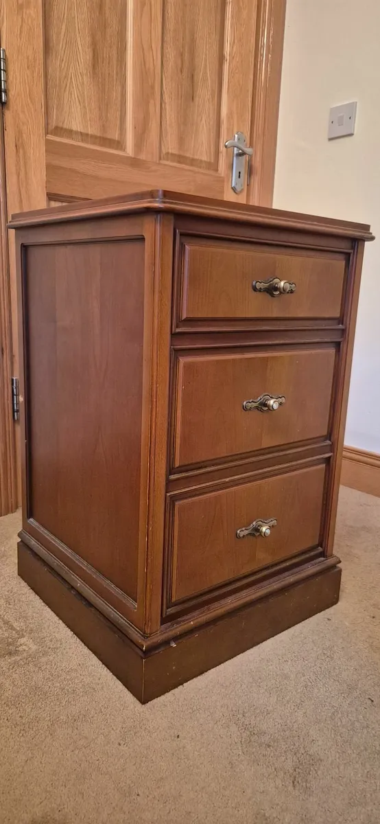 Bedside locker x 2 - Image 2
