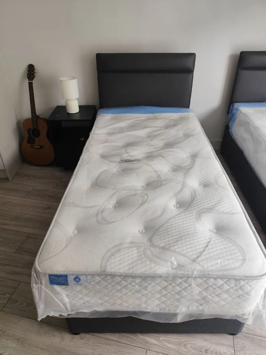 2 single beds - Image 2