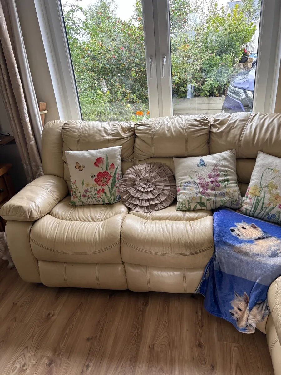 Couch - Image 4