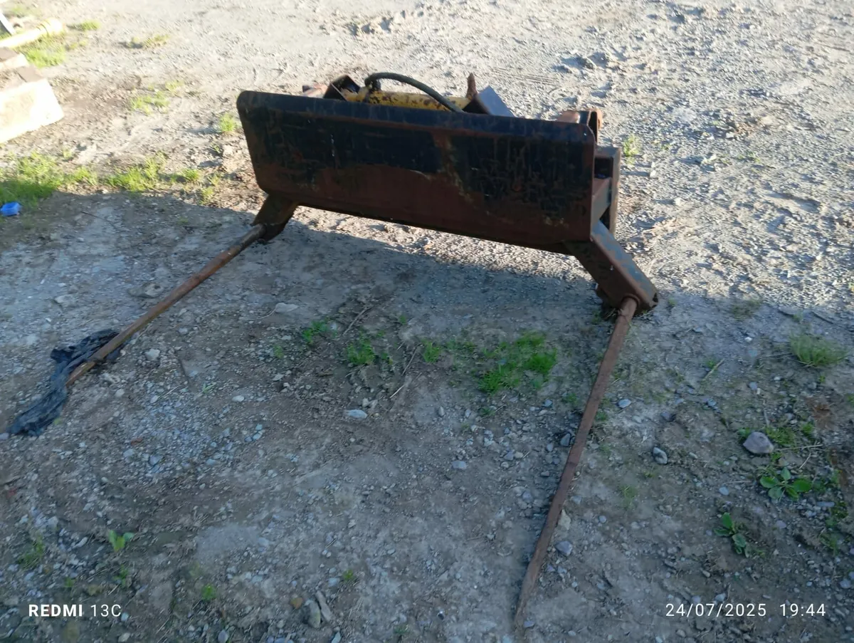 Rossmore bale handler - Image 1