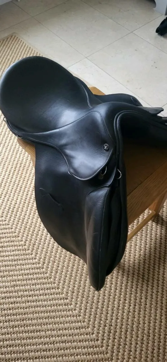Falcon 17.5" saddle - Image 1
