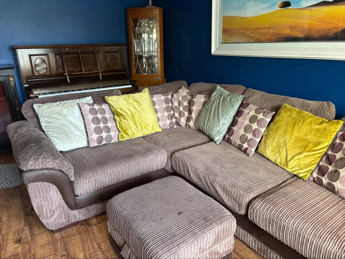 Corner couch and foot stool - Image 3