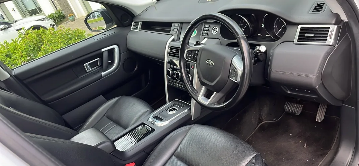 Land Rover Discovery Sport 2018 HSE Auto 7 seater - Image 3
