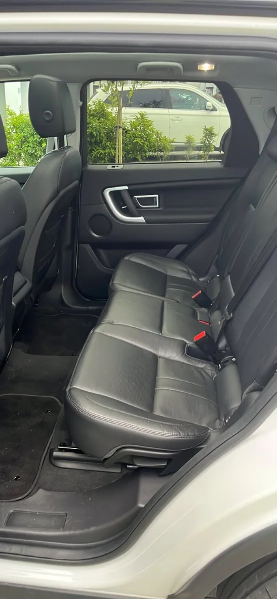 Land Rover Discovery Sport 2018 HSE Auto 7 seater - Image 4