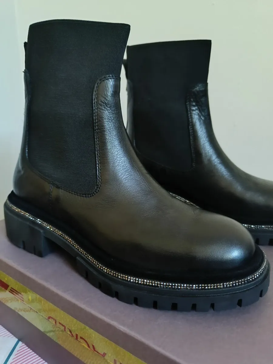 Boots - Image 1