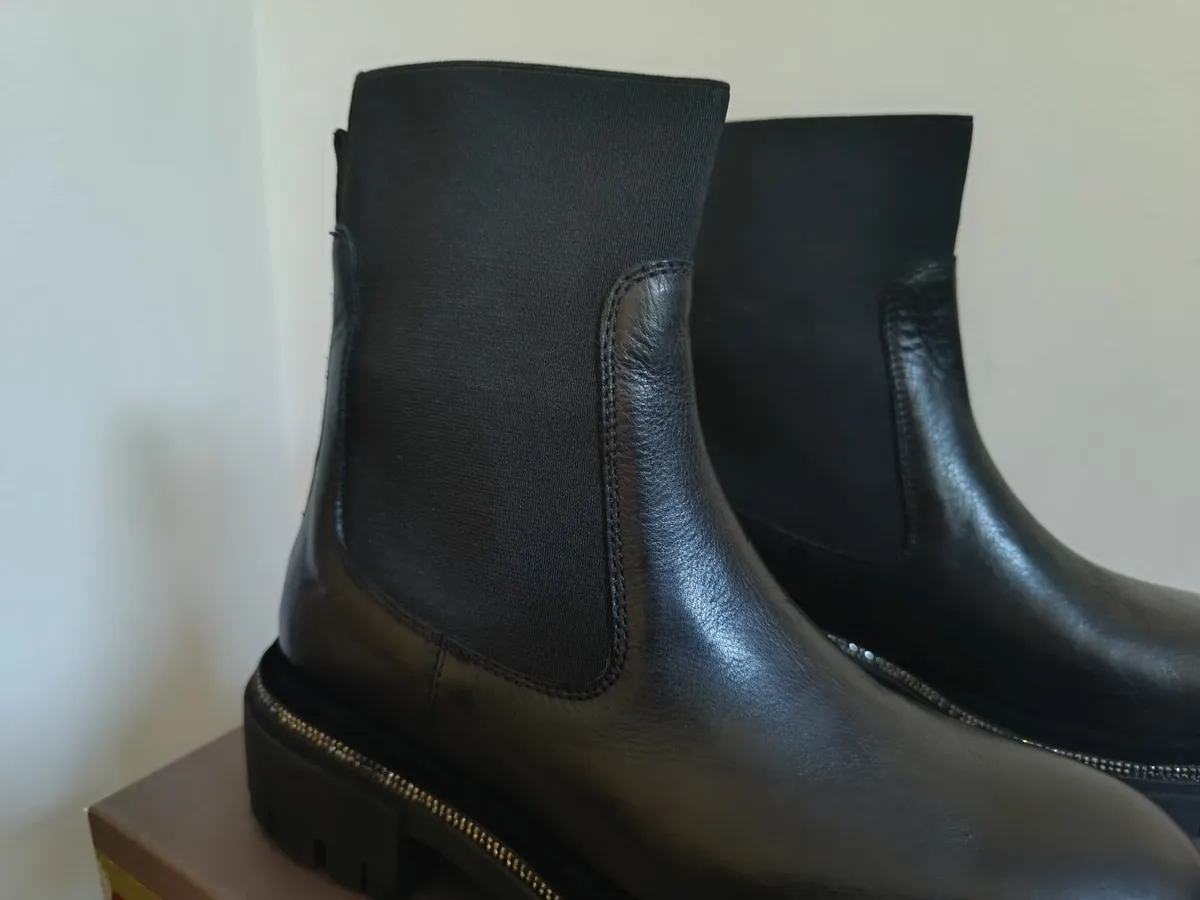 Boots - Image 2