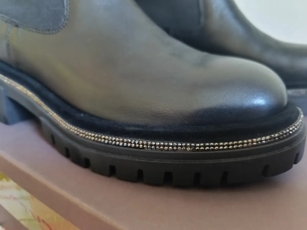 Boots - Image 3