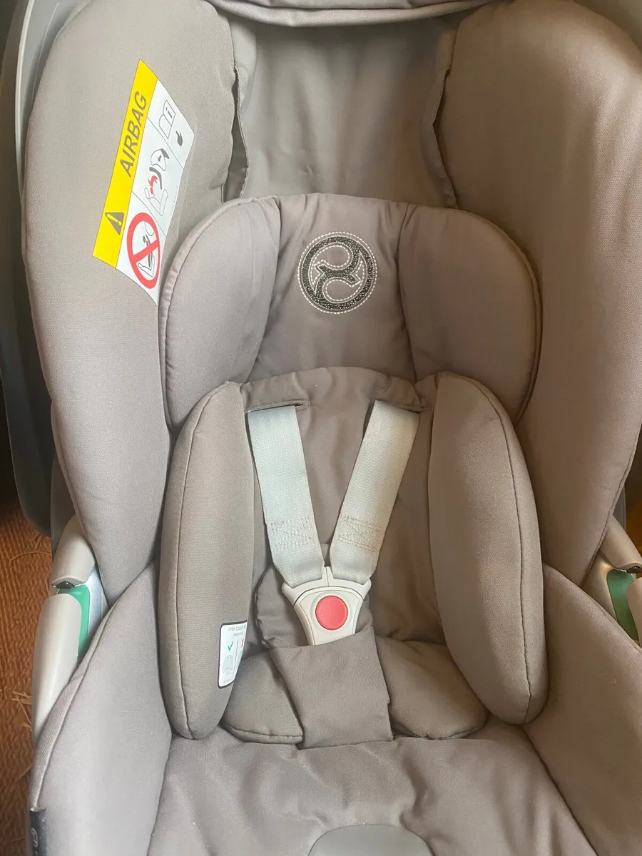 Cybex Cloud Z2-i Car Seat &Base, rain cover/ miror - Image 1