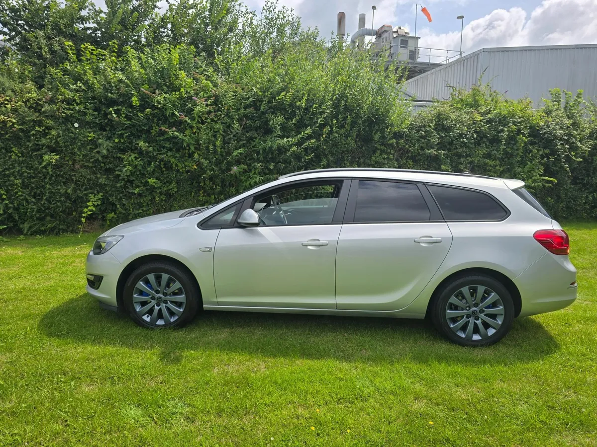 151Vauxhall Astra1.6Cdti Nct:10/26 Tax:02/26Low mi - Image 3