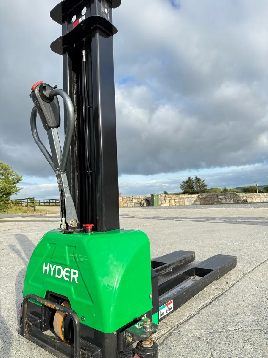 FULLY ELECTRIC Self loading stacker - Image 2