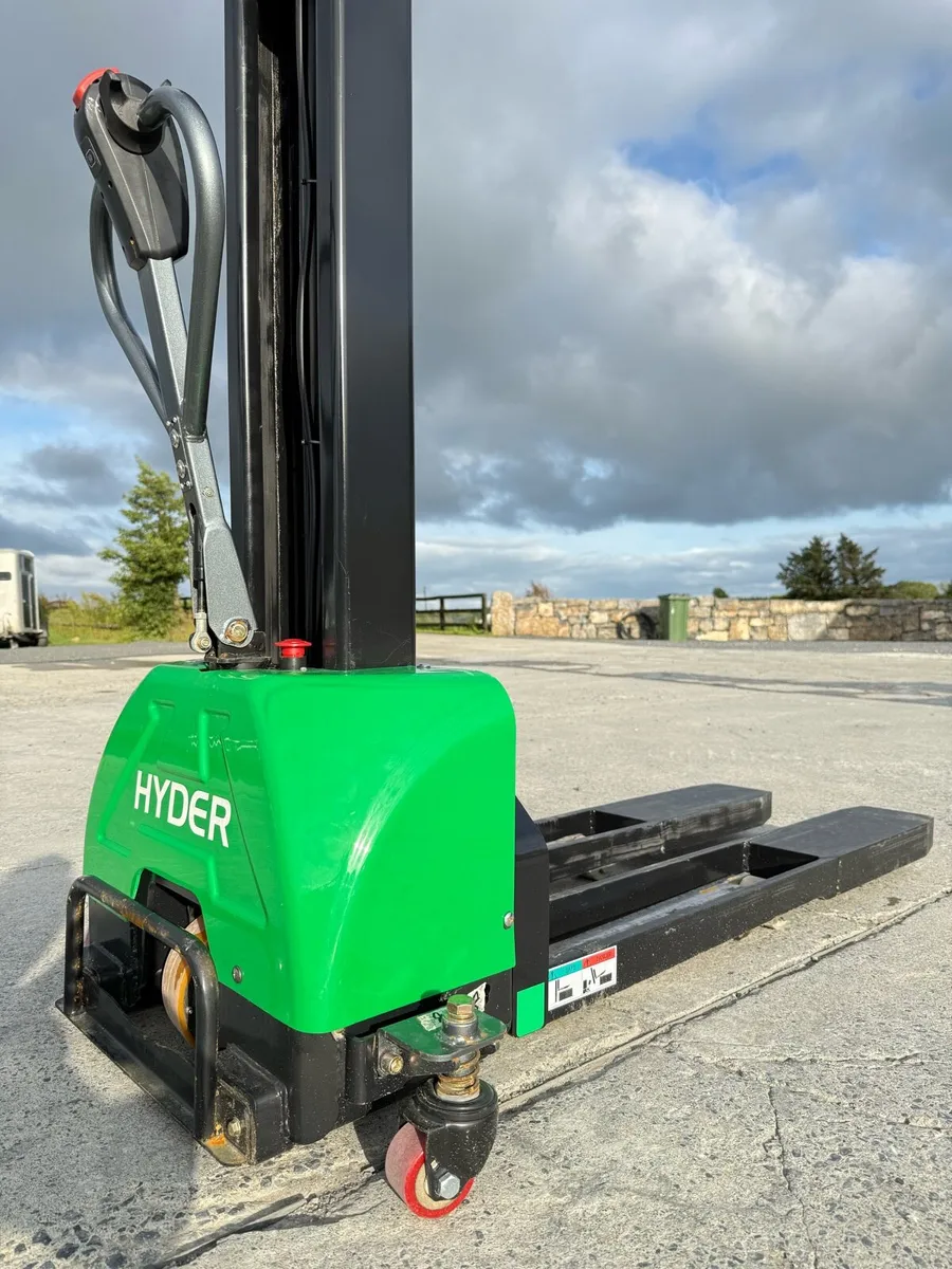 FULLY ELECTRIC Self loading stacker - Image 4
