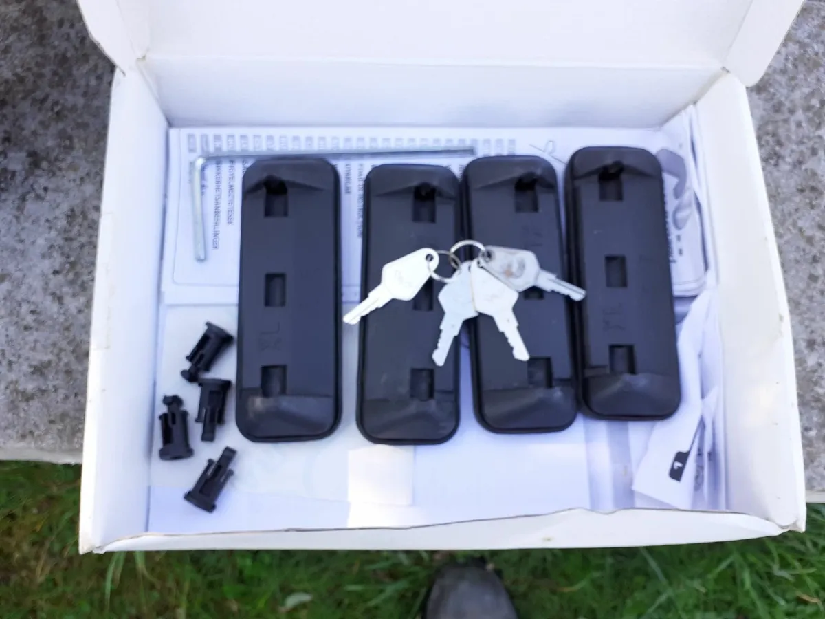 Corolla roof bars - Image 4