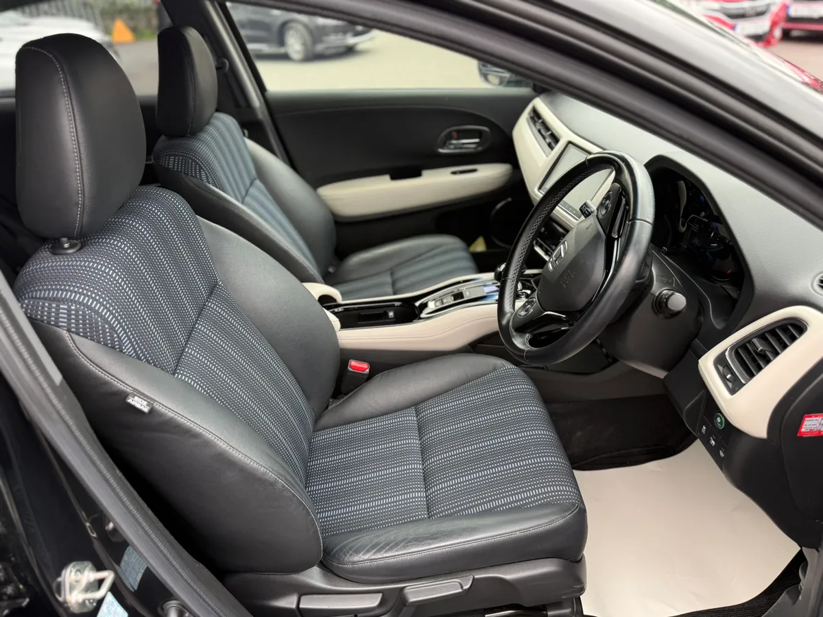 2015 Honda vezel 1.5 hybrid auto, leather package - Image 3