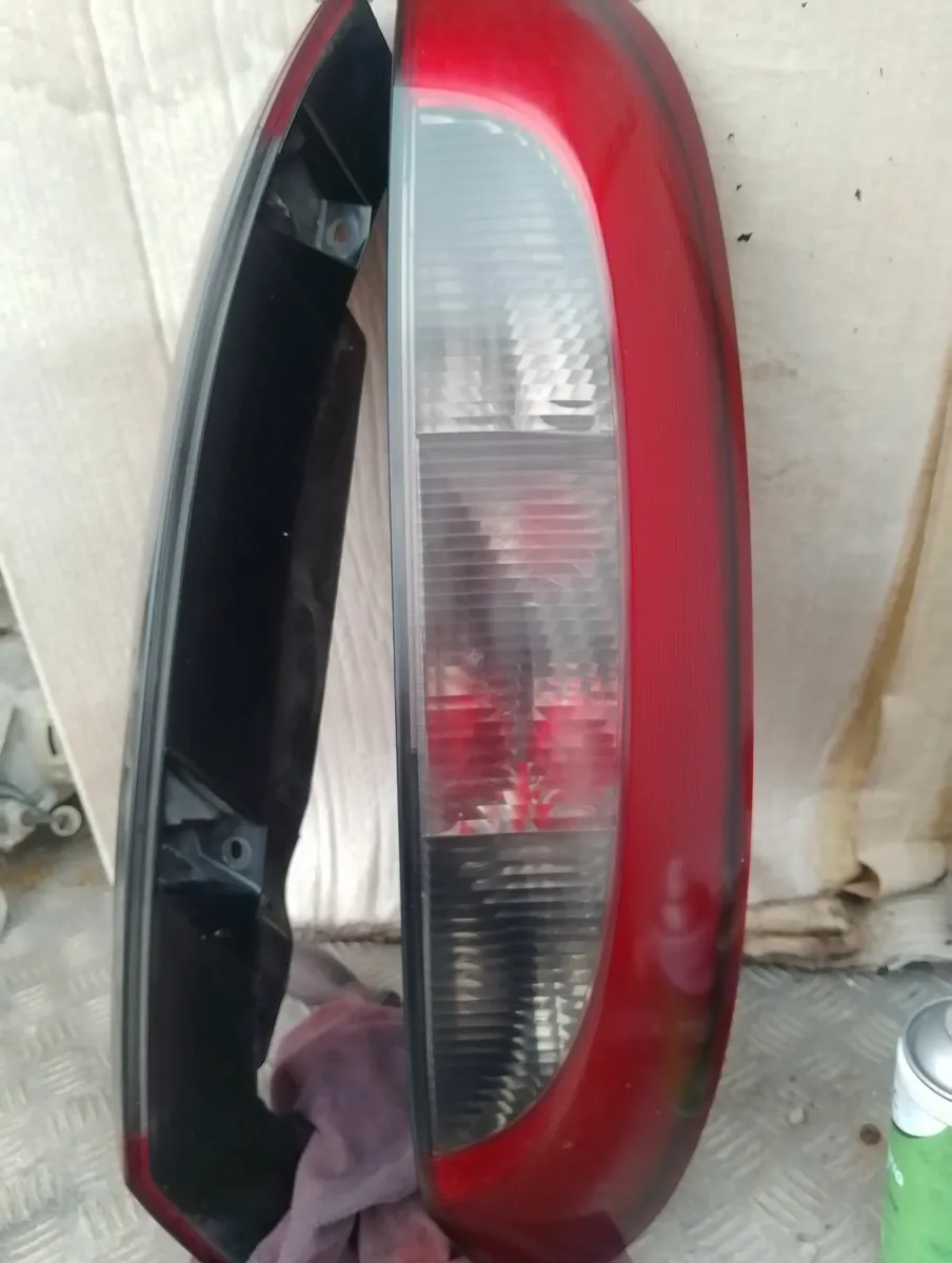 Ford focus smoked back lights - Image 1