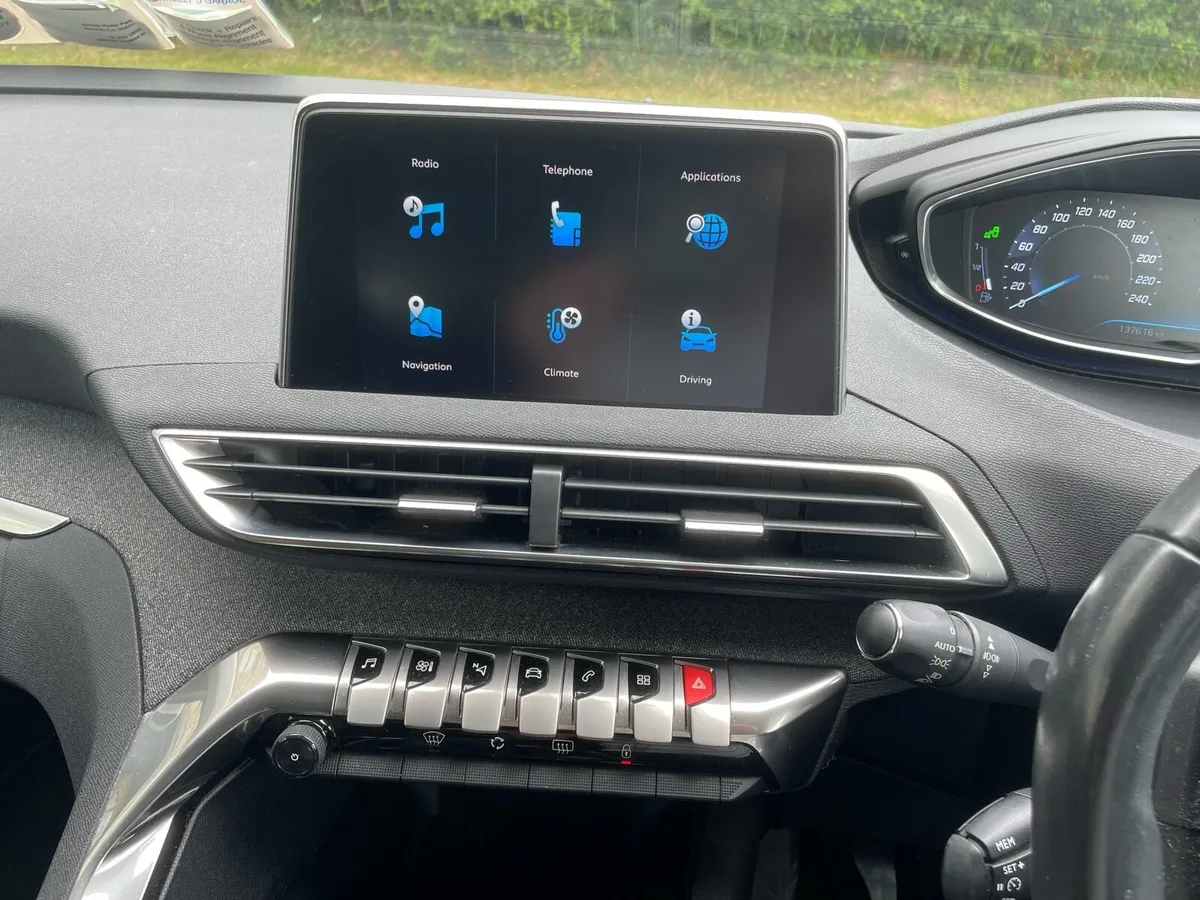 172 Peugeot 5008 - Image 4