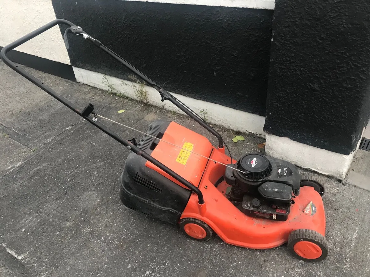 Briggs and stration Lawnmower - Image 1