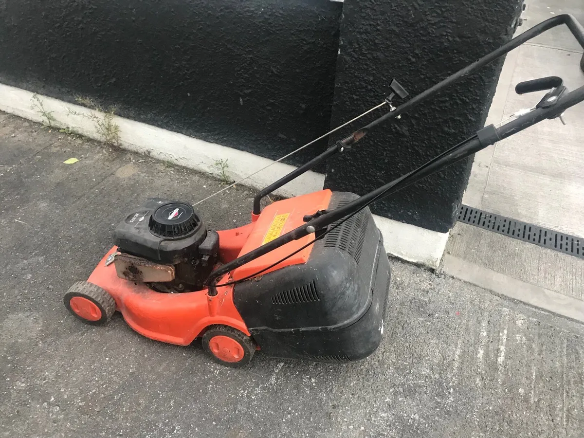 Briggs and stration Lawnmower - Image 2