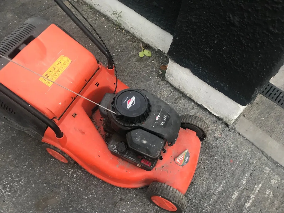 Briggs and stration Lawnmower - Image 3