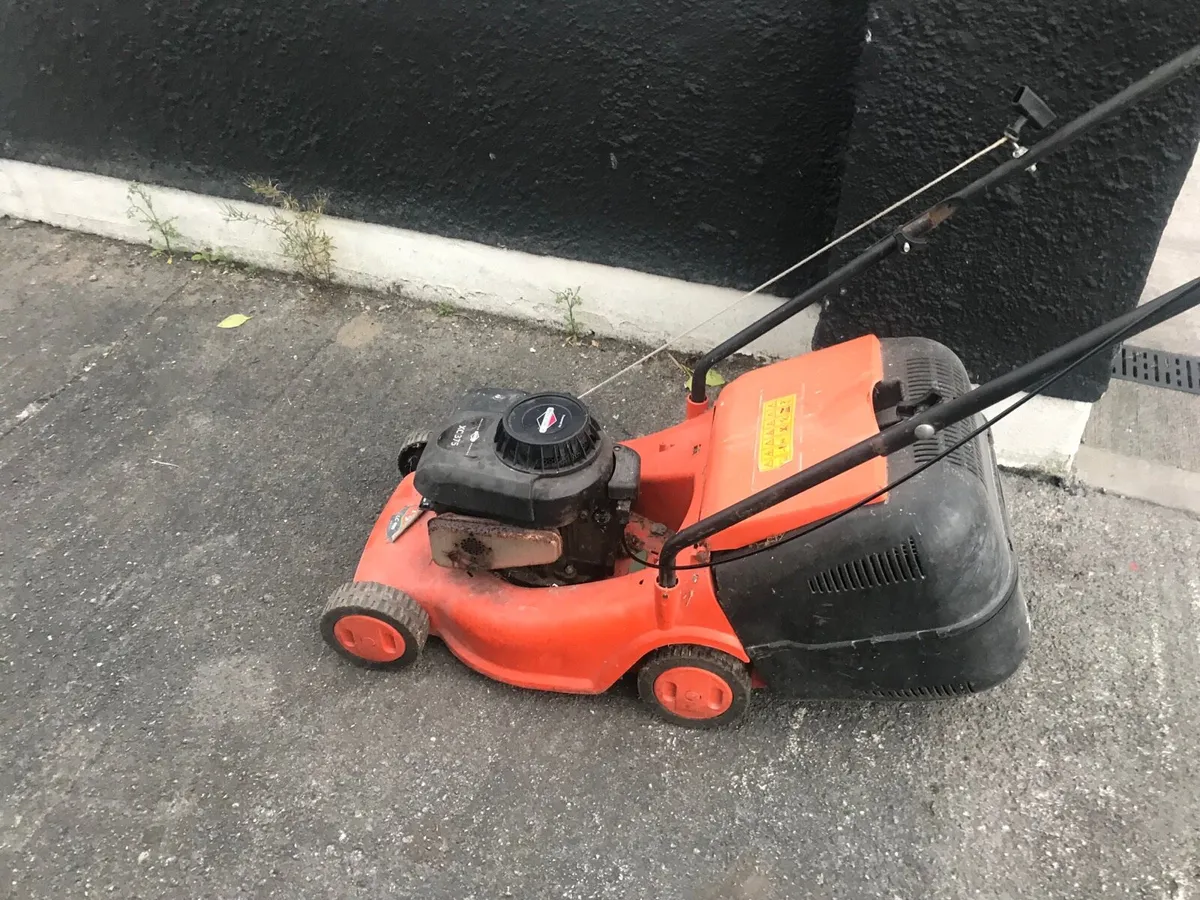 Briggs and stration Lawnmower - Image 4
