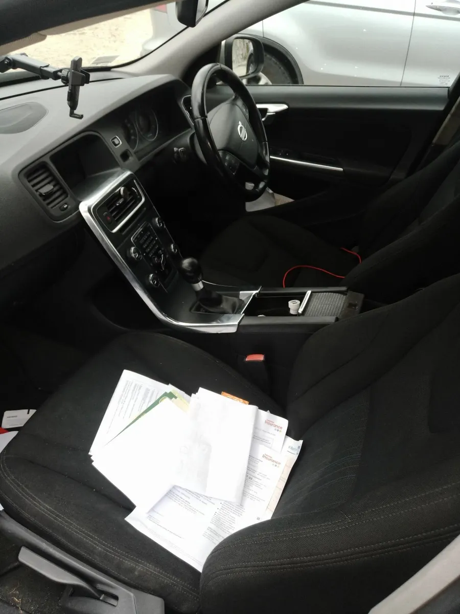 Volvo s60 2.4dsl - Image 2