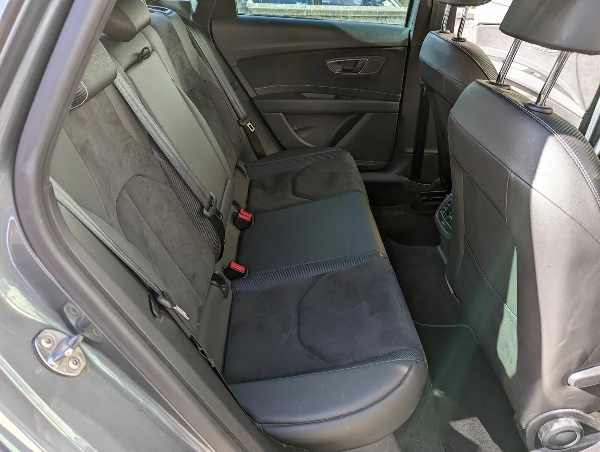 SEAT Leon Cupra 300 ST - Image 2