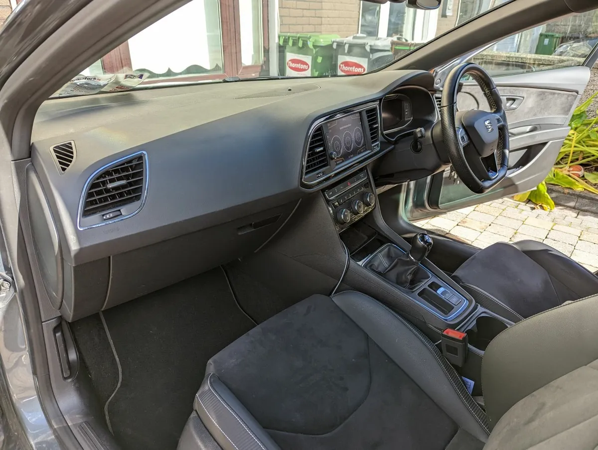SEAT Leon Cupra 300 ST - Image 4